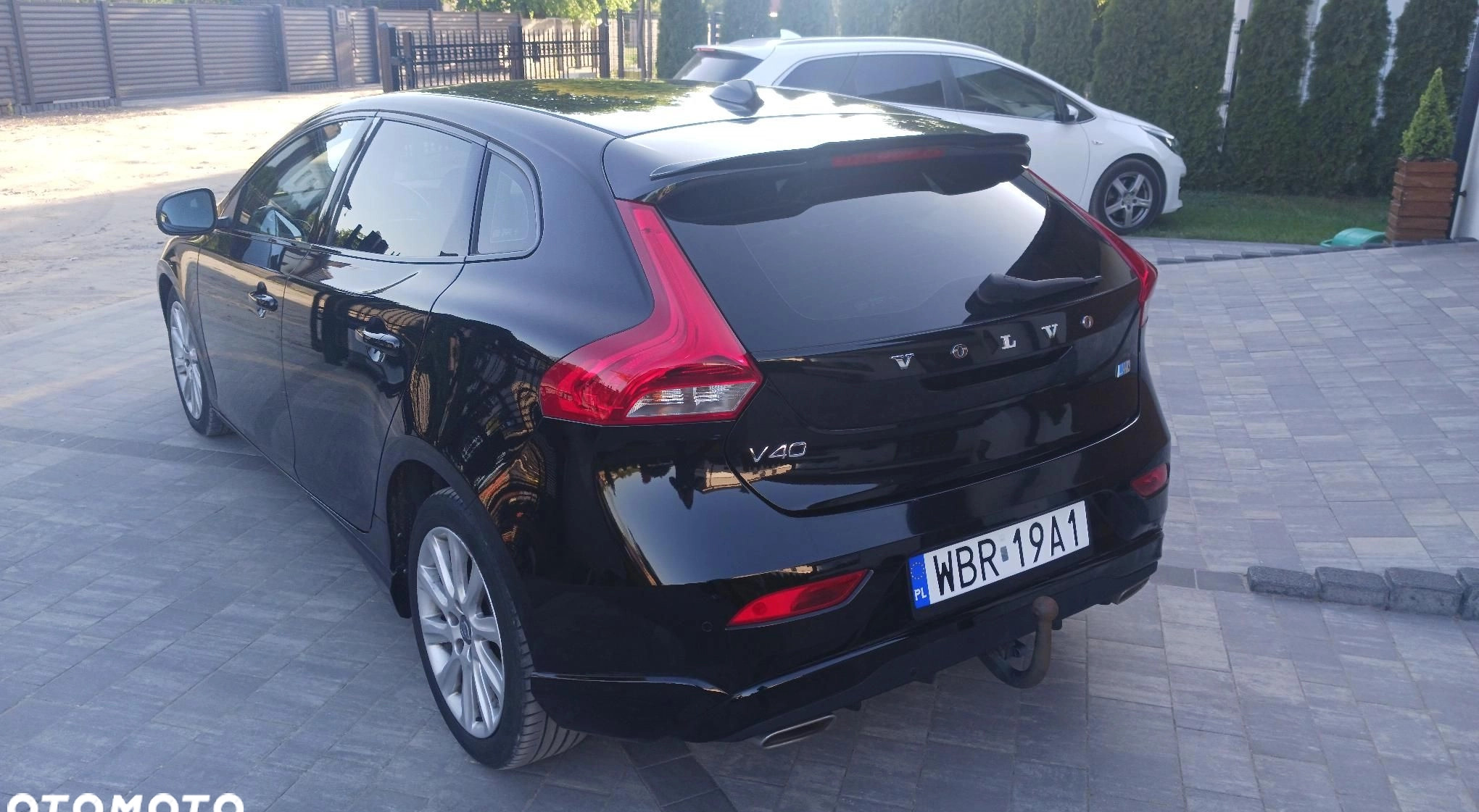 Volvo V40 cena 40200 przebieg: 111231, rok produkcji 2015 z Białobrzegi małe 154